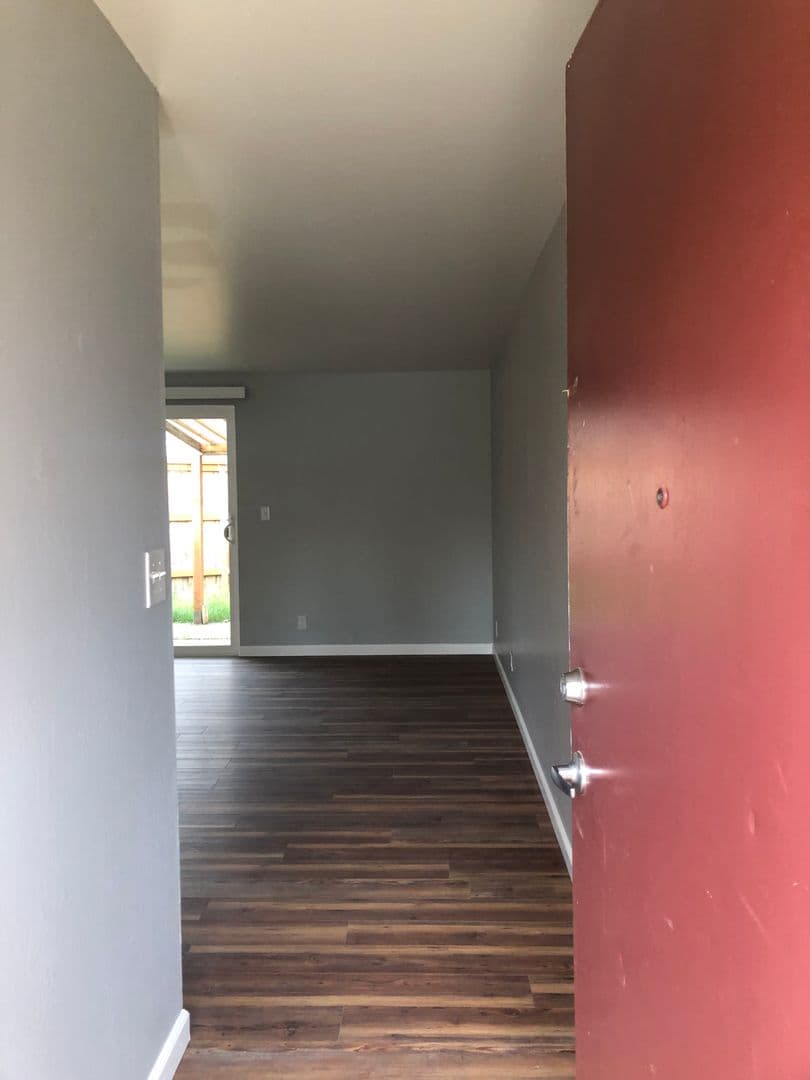 Eugene Apartment: 3659 West 18Th Ave, #6, Office