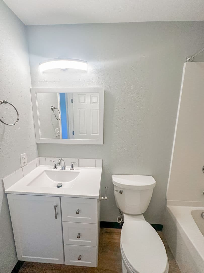 Salem Apartment: 4072 - 4098 Market St NE