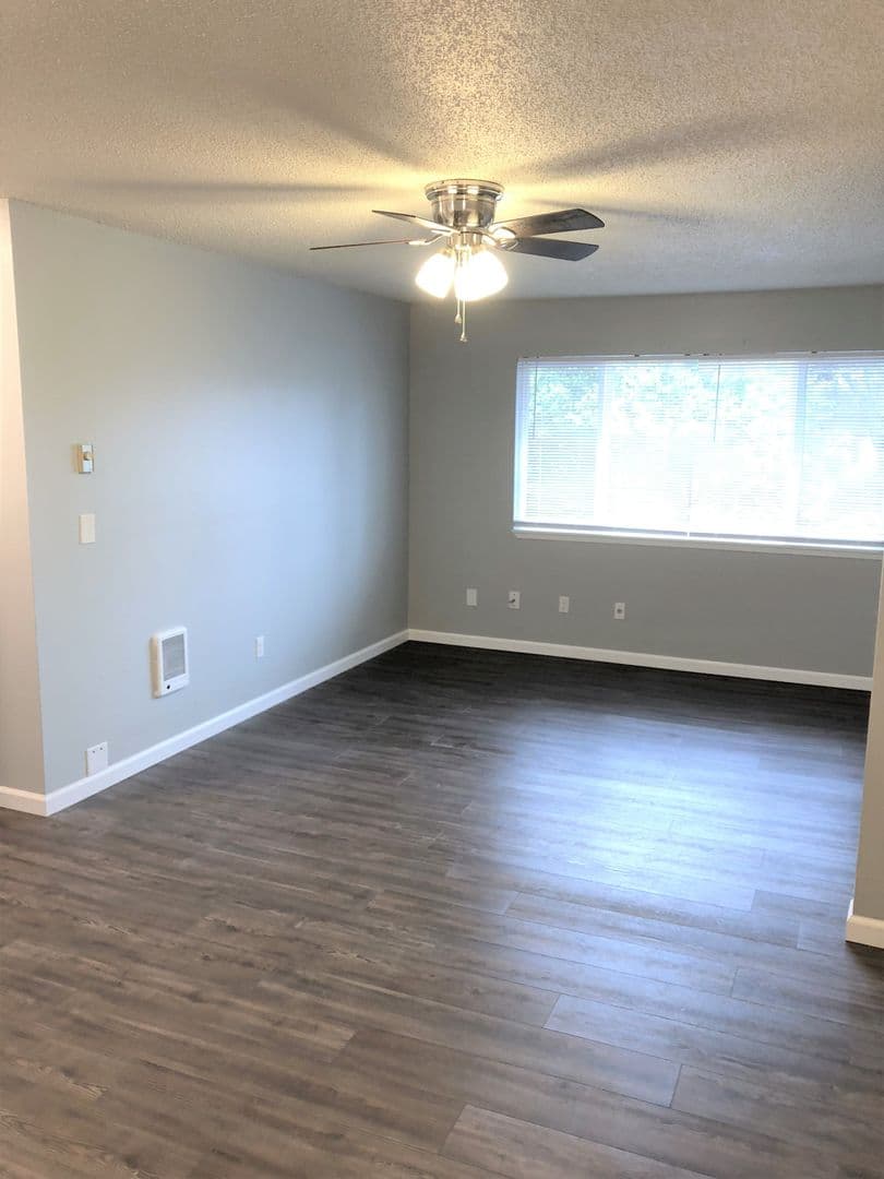 Salem Apartment: 1102-1180 Pine St NE