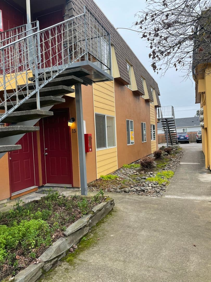 Albany Apartment: 1830 SE Thurston St