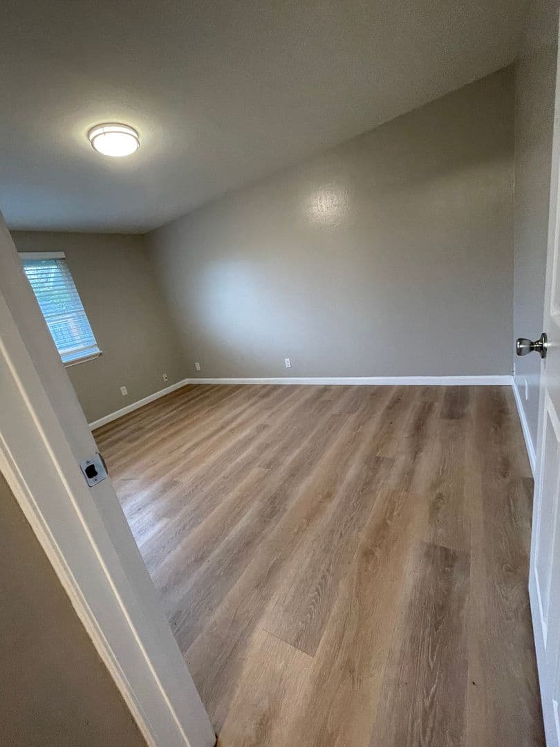 Eugene Apartment: 3659 West 18Th Ave, #6, Office