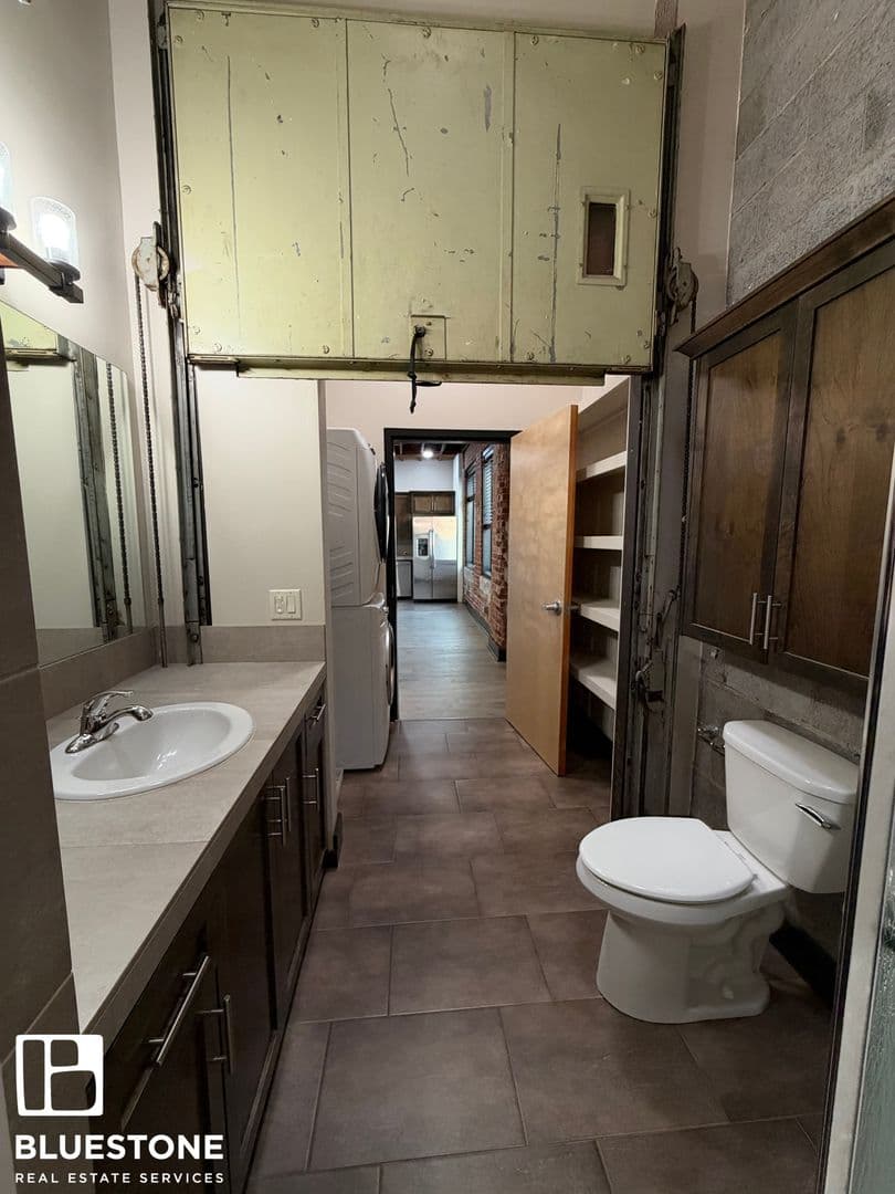 Salem Apartment: 241, 255, 249 Liberty ST NE