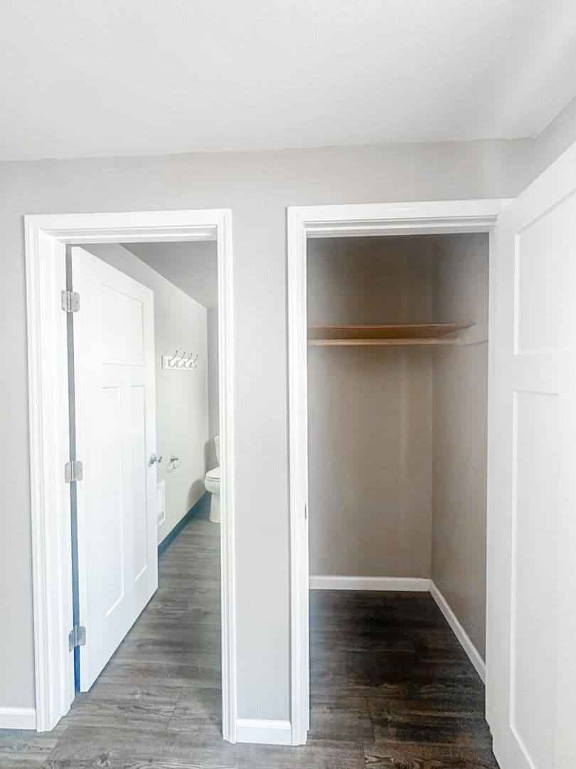 Salem Apartment: 2436-2474 Lee ST SE