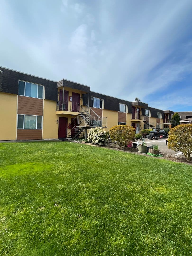 Albany Apartment: 1830 SE Thurston St