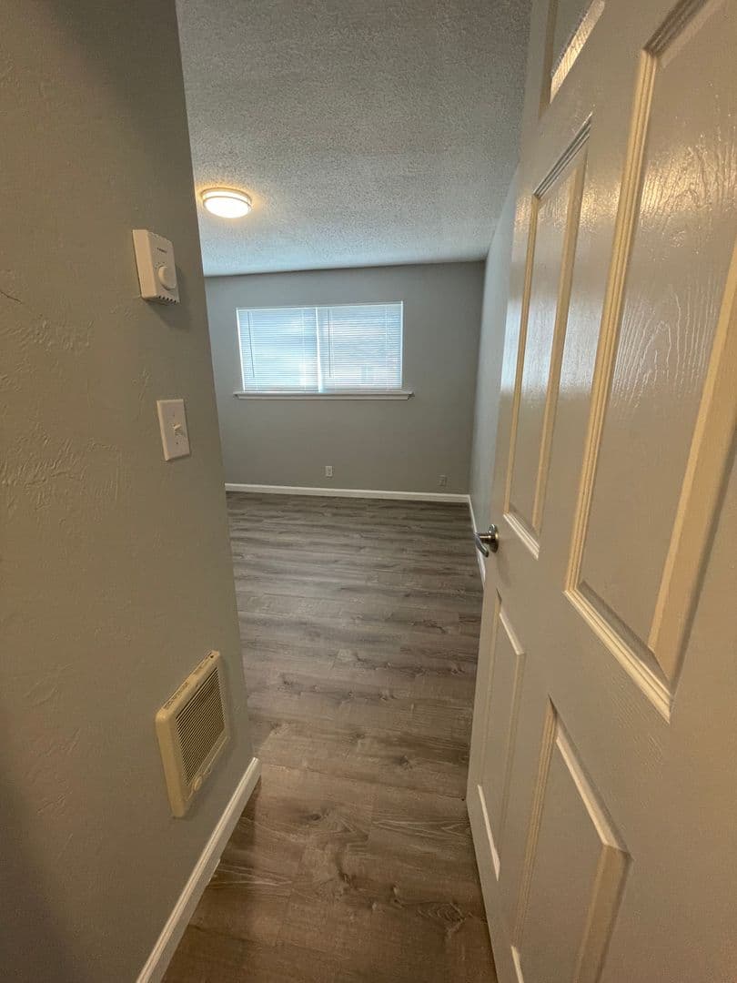 Albany Apartment: 1830 SE Thurston St