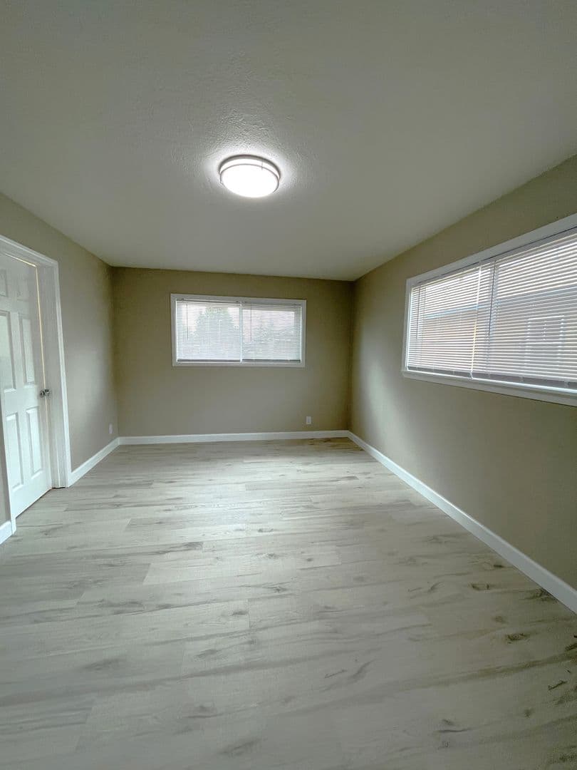 Salem Apartment: 1827-1863 Highway Ave NE