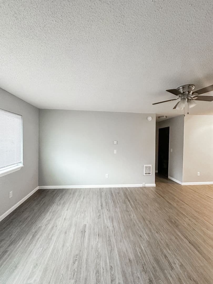 Salem Apartment: 1102-1180 Pine St NE