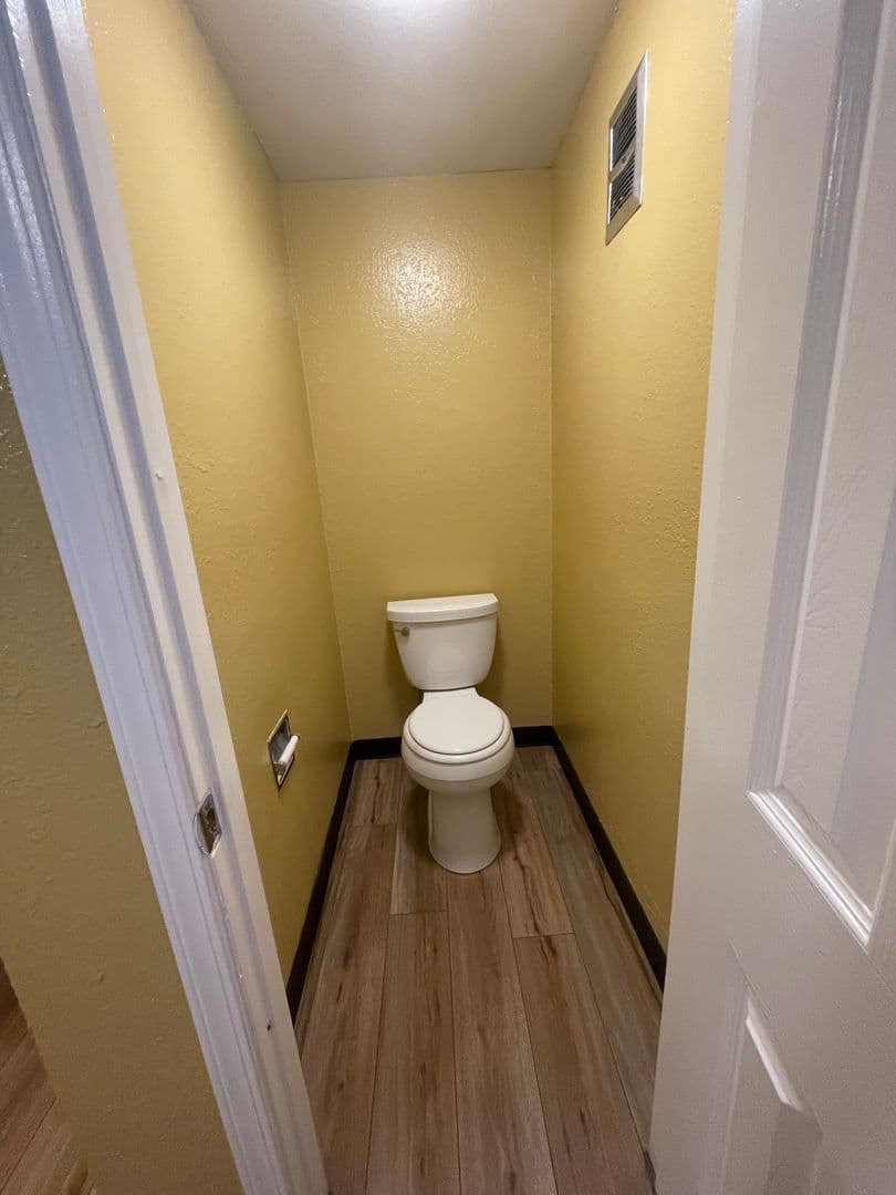 Eugene Apartment: 3659 West 18Th Ave, #6, Office