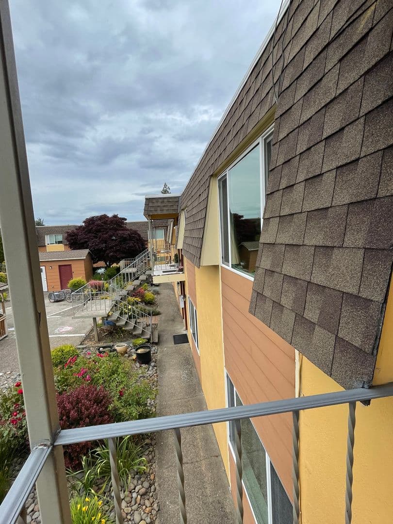 Albany Apartment: 1830 SE Thurston St