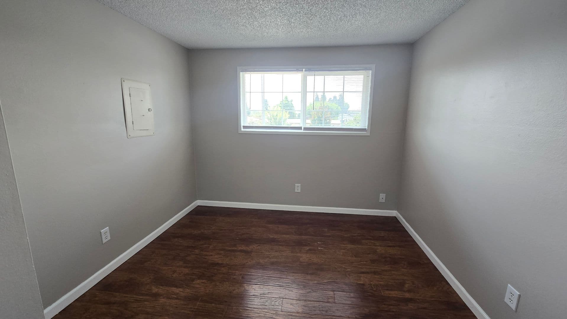 Salem Apartment: 1520-1642 Clay Street NE
