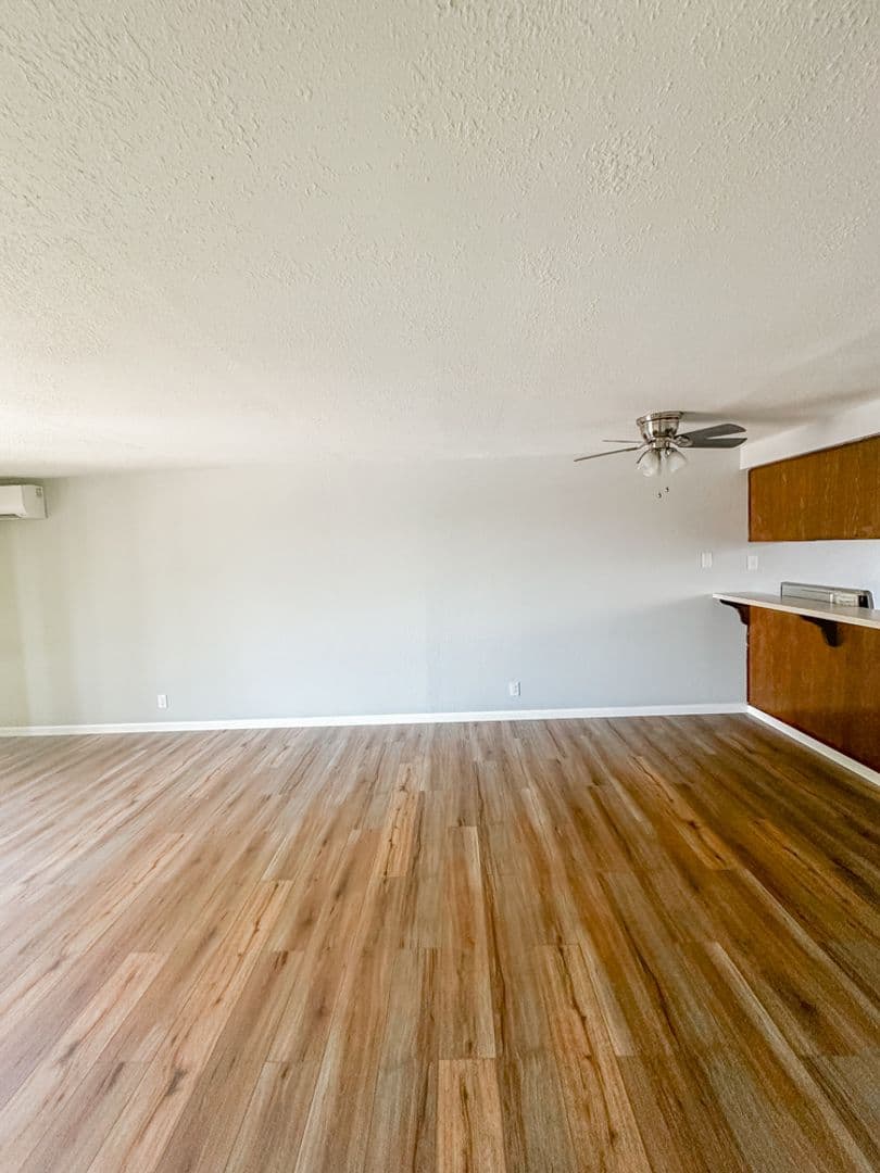 Salem Apartment: 4072 - 4098 Market St NE