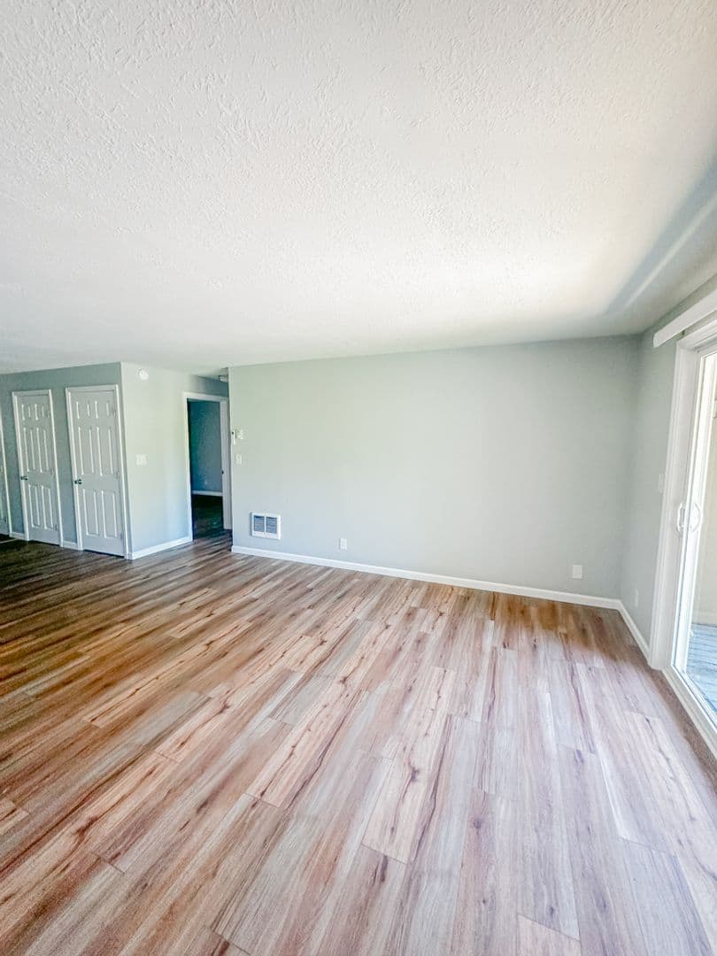 Salem Apartment: 4072 - 4098 Market St NE