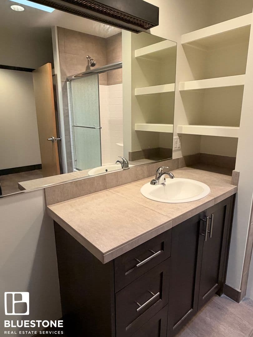 Salem Apartment: 241, 255, 249 Liberty ST NE