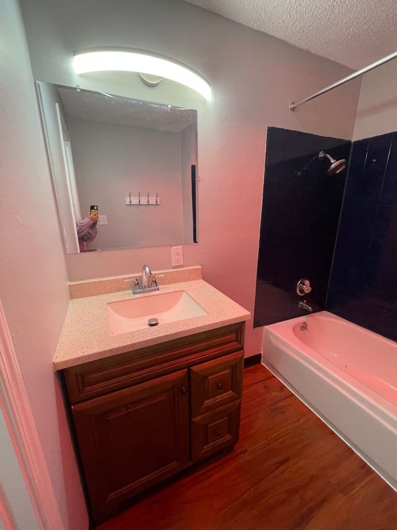 Albany Apartment: 1830 SE Thurston St