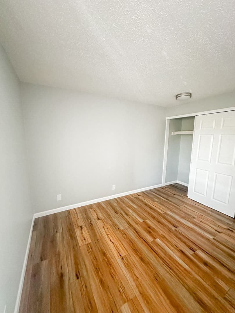 Salem Apartment: 4072 - 4098 Market St NE