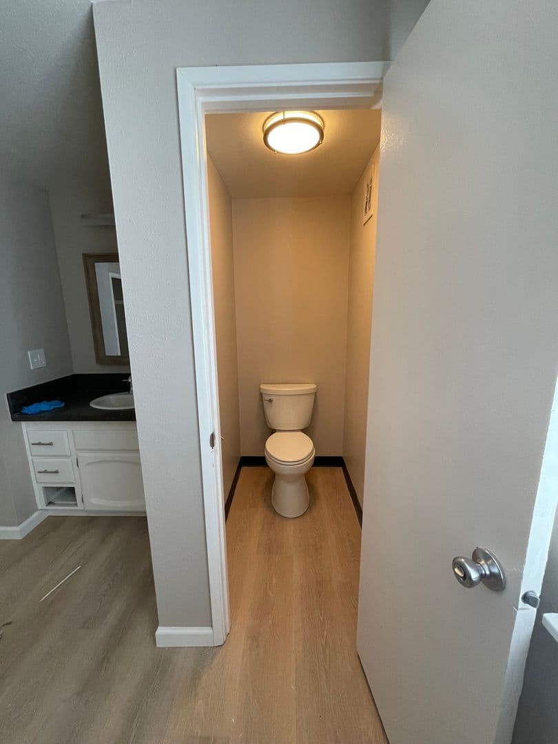 Eugene Apartment: 3659 West 18Th Ave, #6, Office