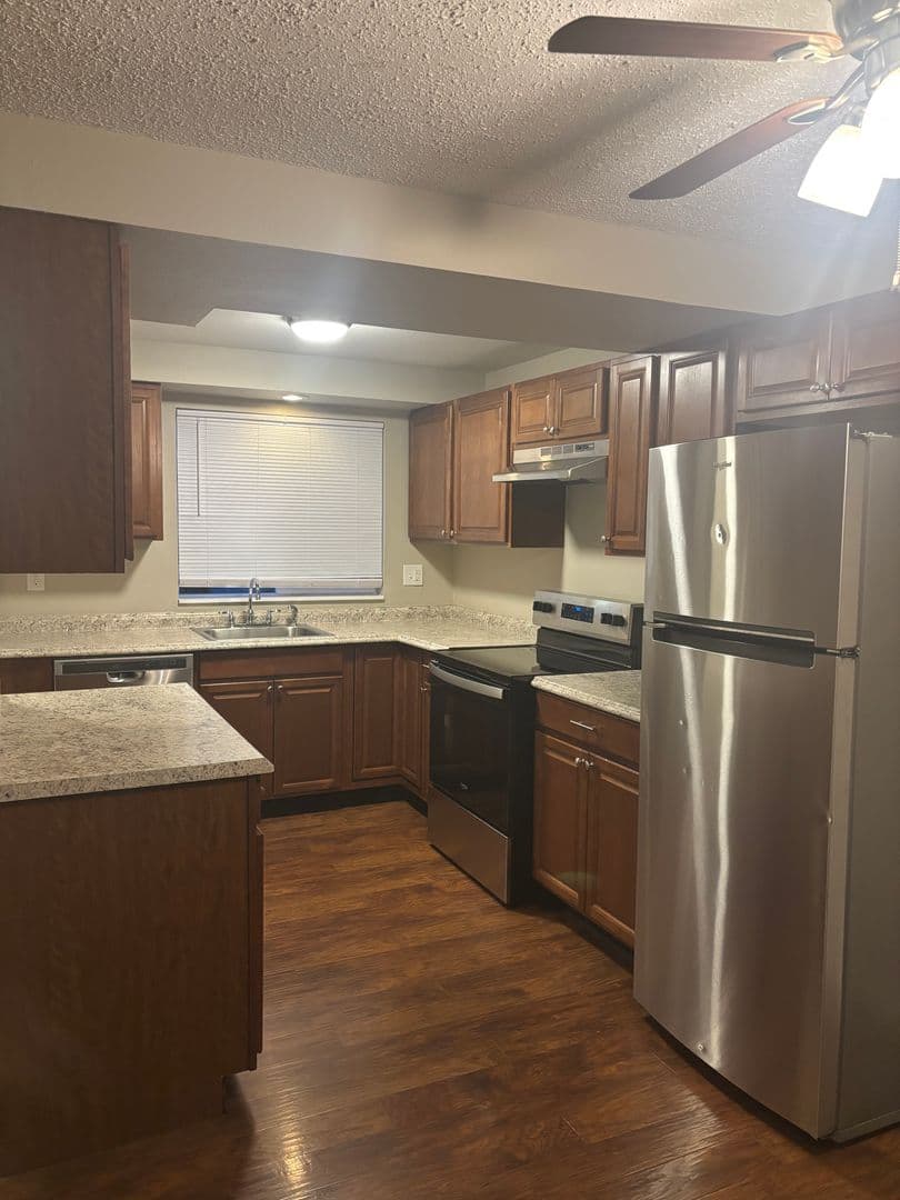 Salem Apartment: 4072 - 4098 Market St NE