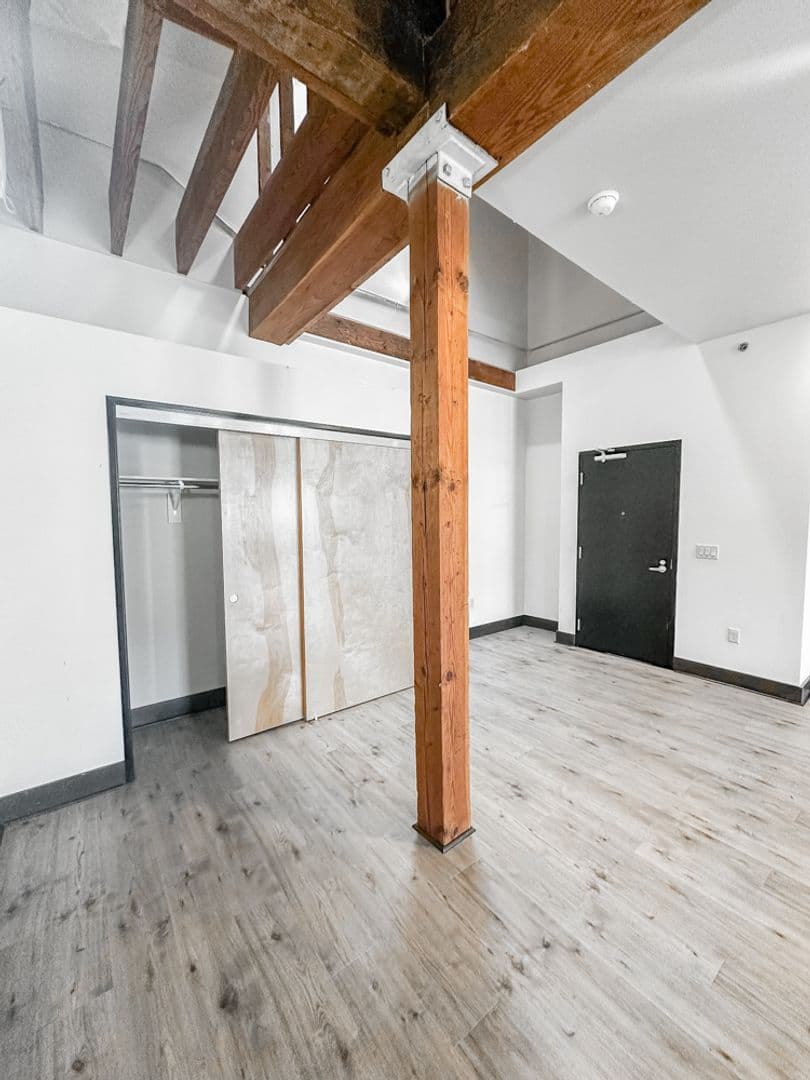 Salem Apartment: 241, 255, 249 Liberty ST NE
