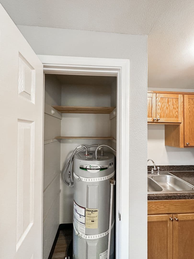 Salem Apartment: 2436-2474 Lee ST SE