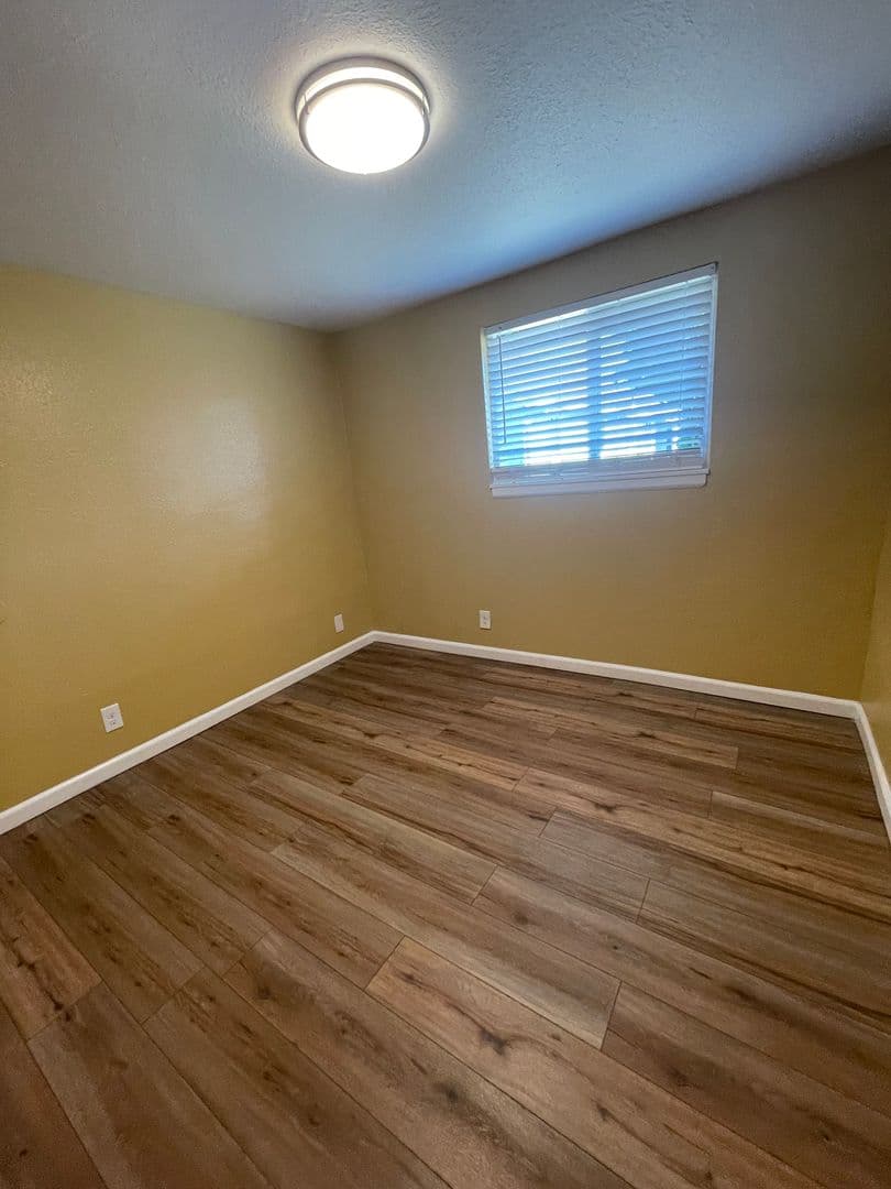 Eugene Apartment: 3659 West 18Th Ave, #6, Office
