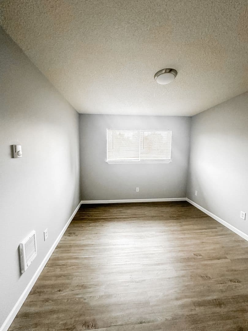 Salem Apartment: 1102-1180 Pine St NE