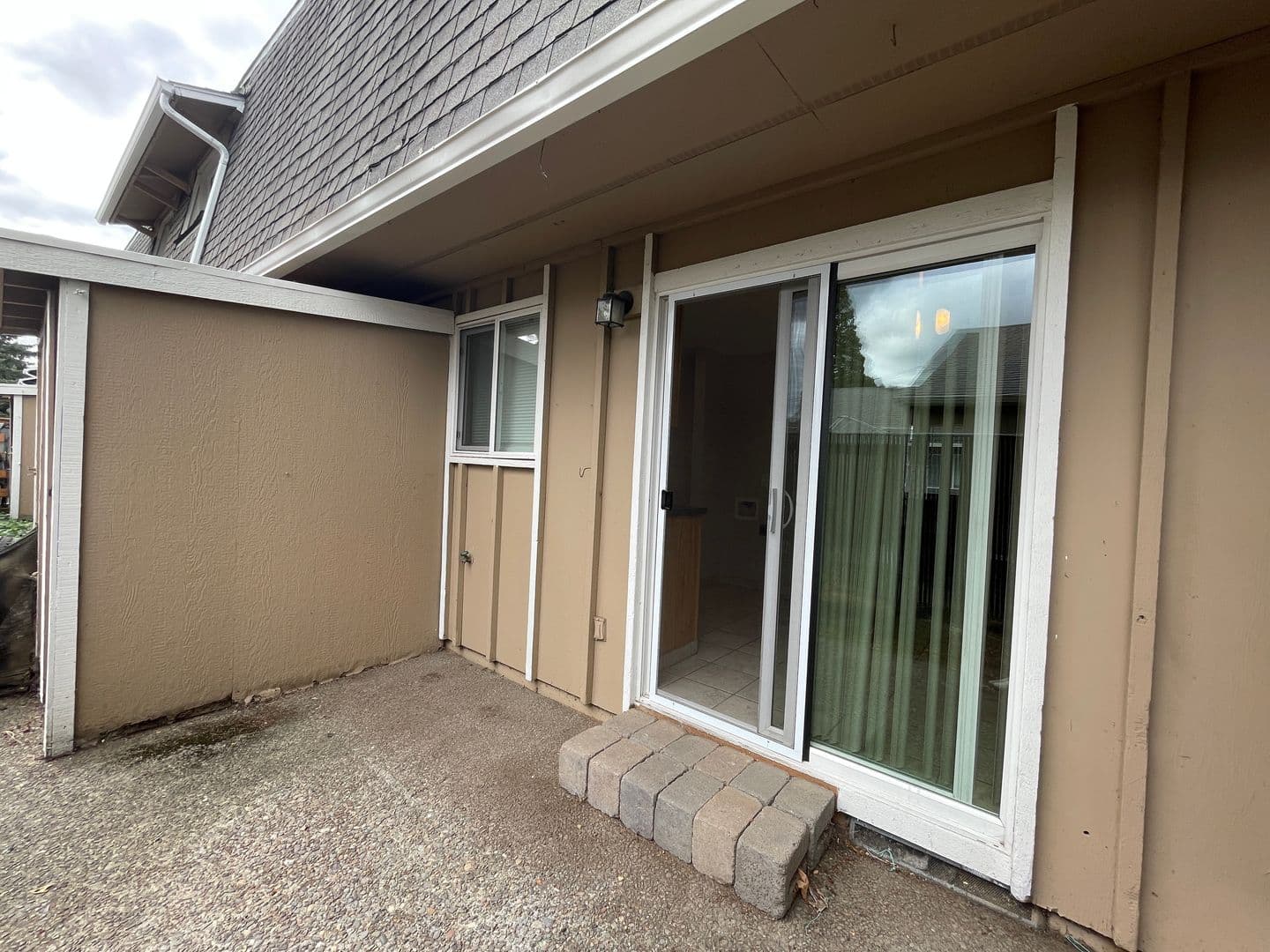 Salem Apartment: 4142-4166 State Street