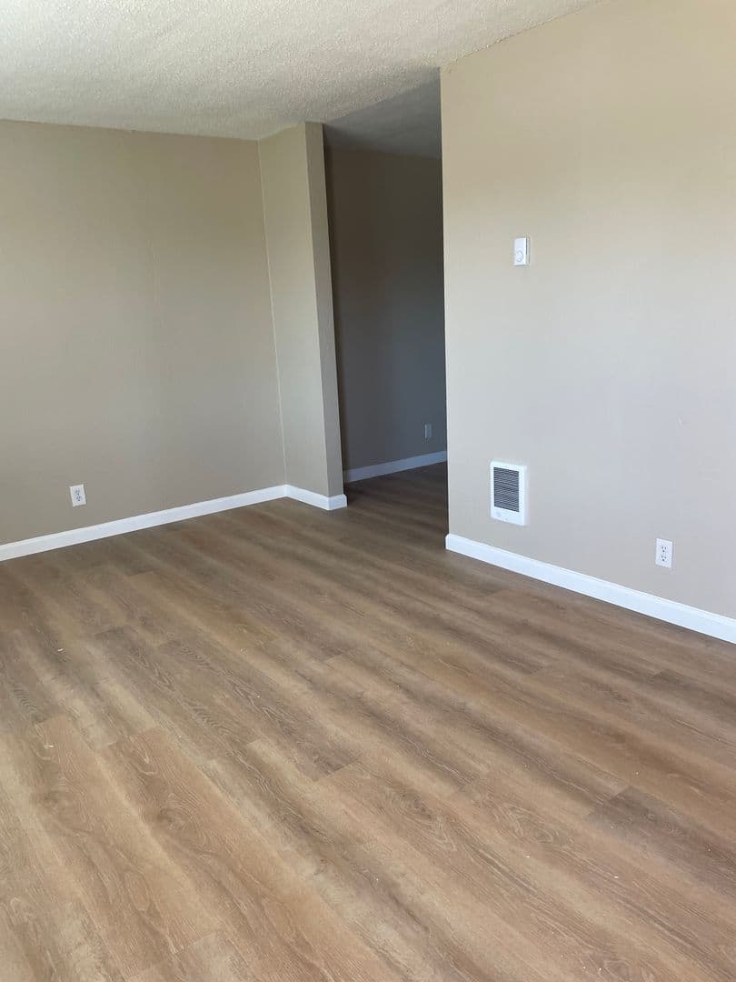 Albany Apartment: 1830 SE Thurston St