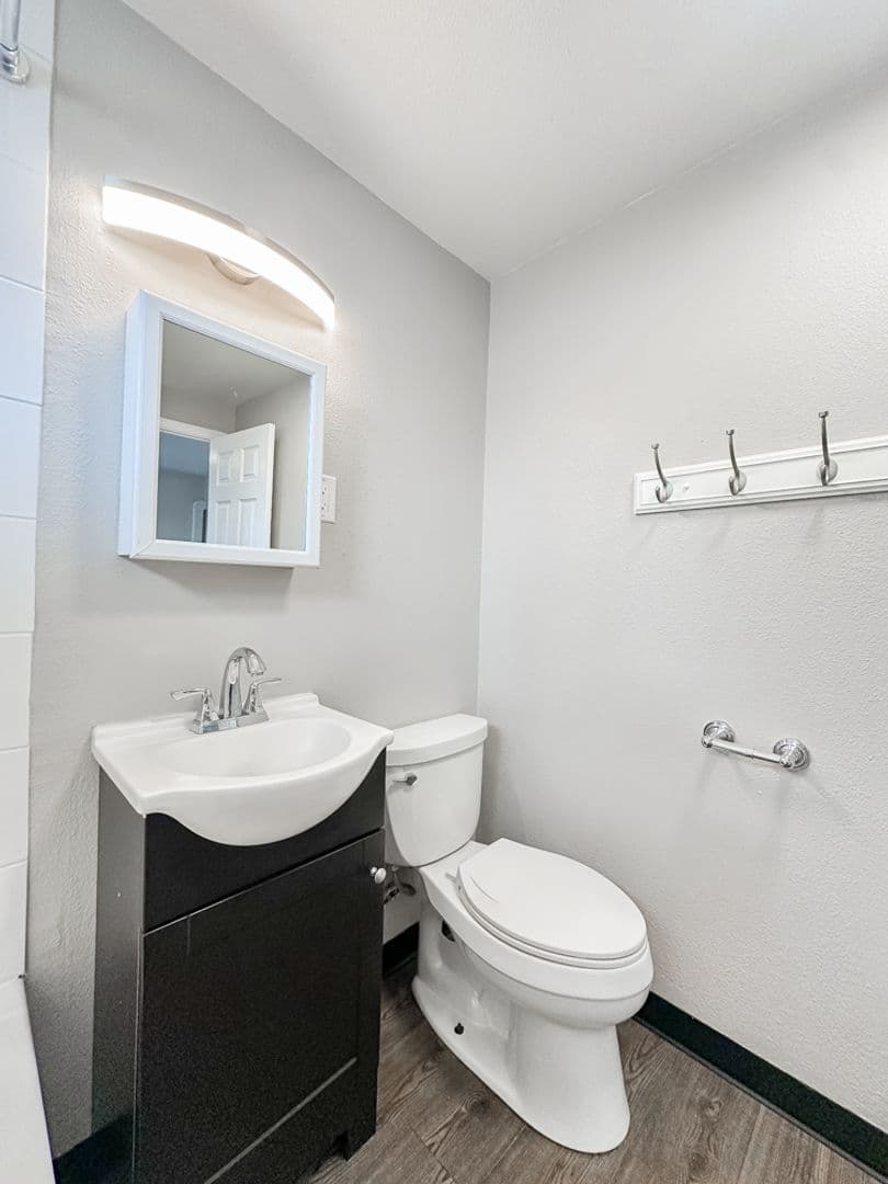 Salem Apartment: 2436-2474 Lee ST SE