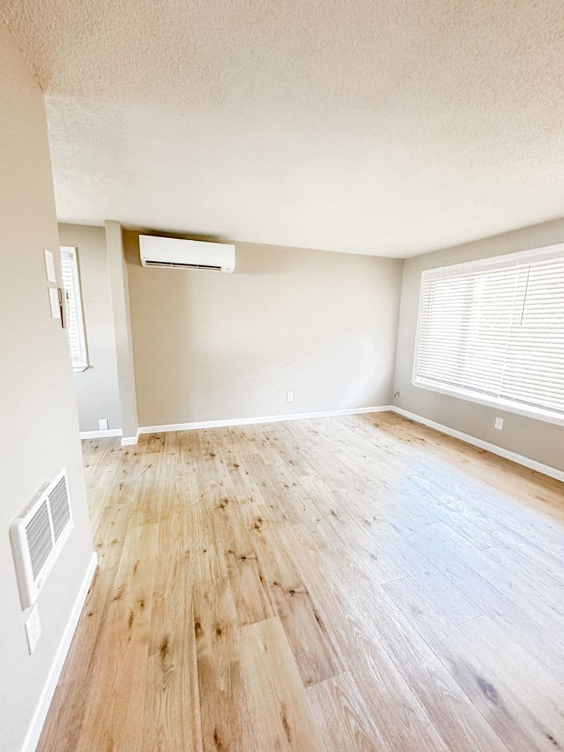 Keizer Apartment: 127-177 Sunset Ave N & 4131-4143 River Rd N