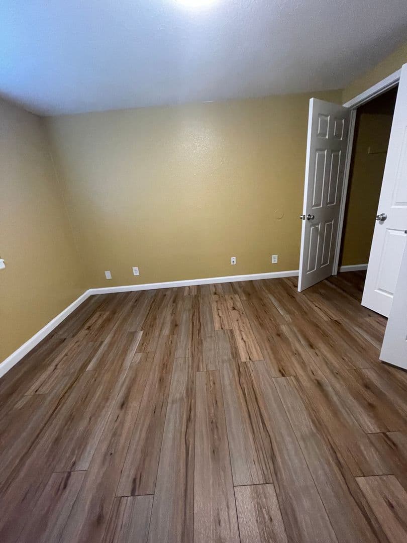 Eugene Apartment: 3659 West 18Th Ave, #6, Office