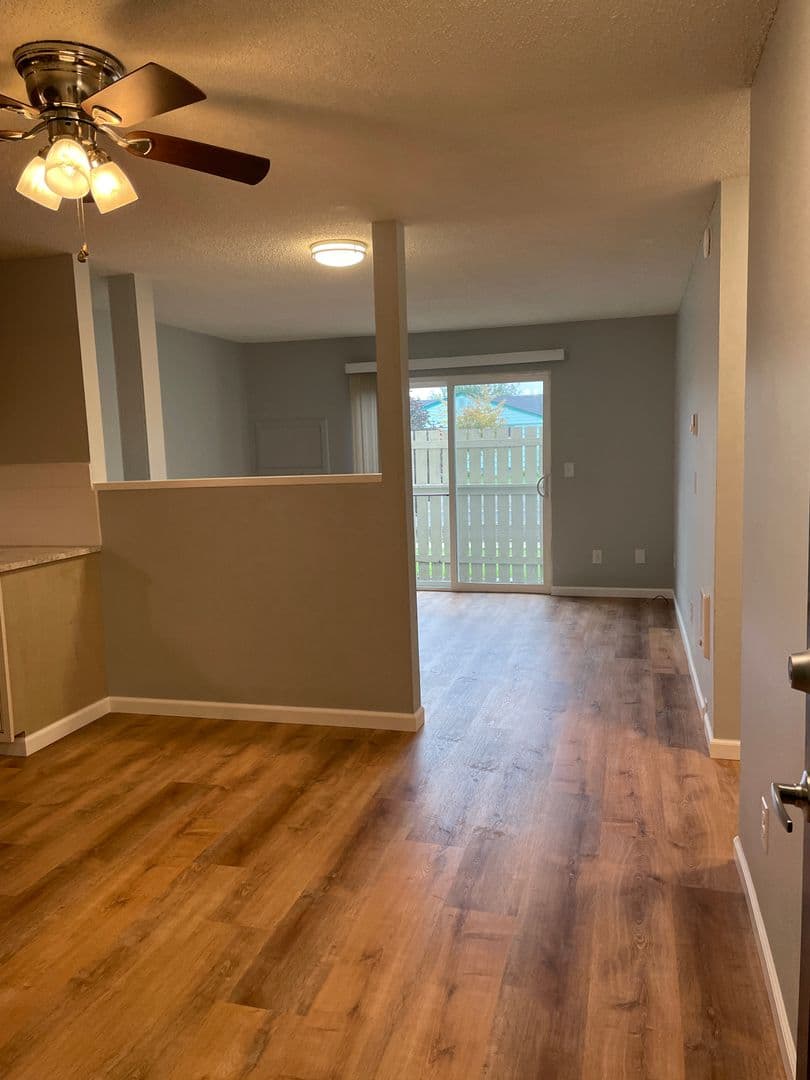 Salem Apartment: 1102-1180 Pine St NE