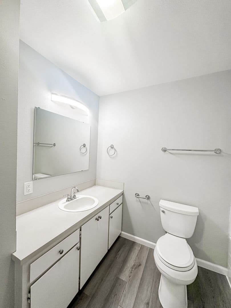 Salem Apartment: 1102-1180 Pine St NE