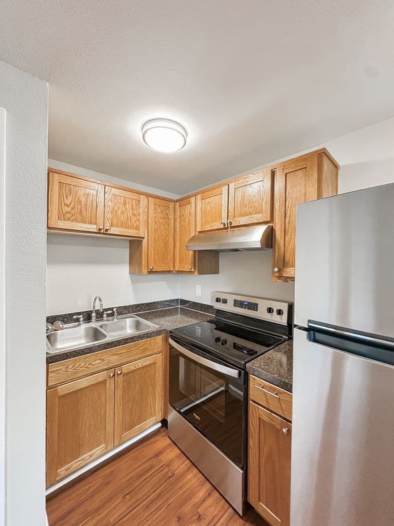 Salem Apartment: 2436-2474 Lee ST SE