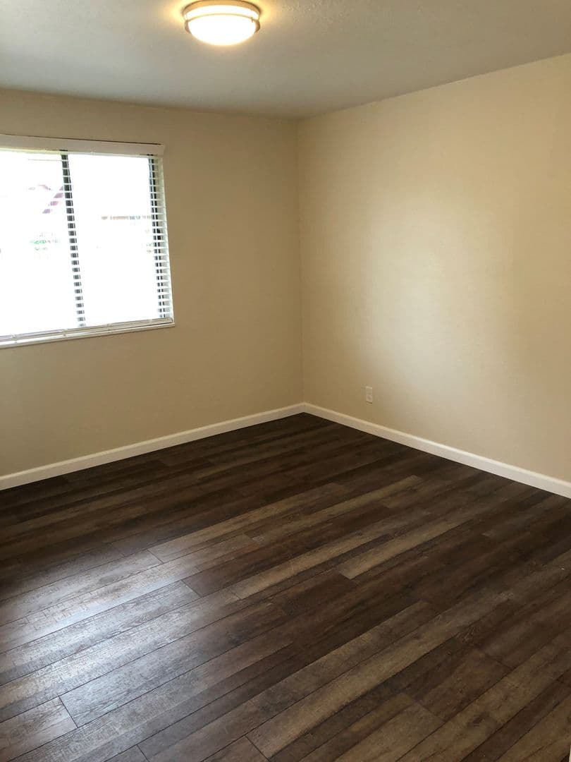 Eugene Apartment: 3659 West 18Th Ave, #6, Office