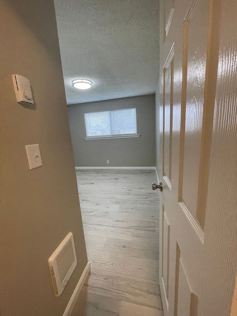 Albany Apartment: 1830 SE Thurston St