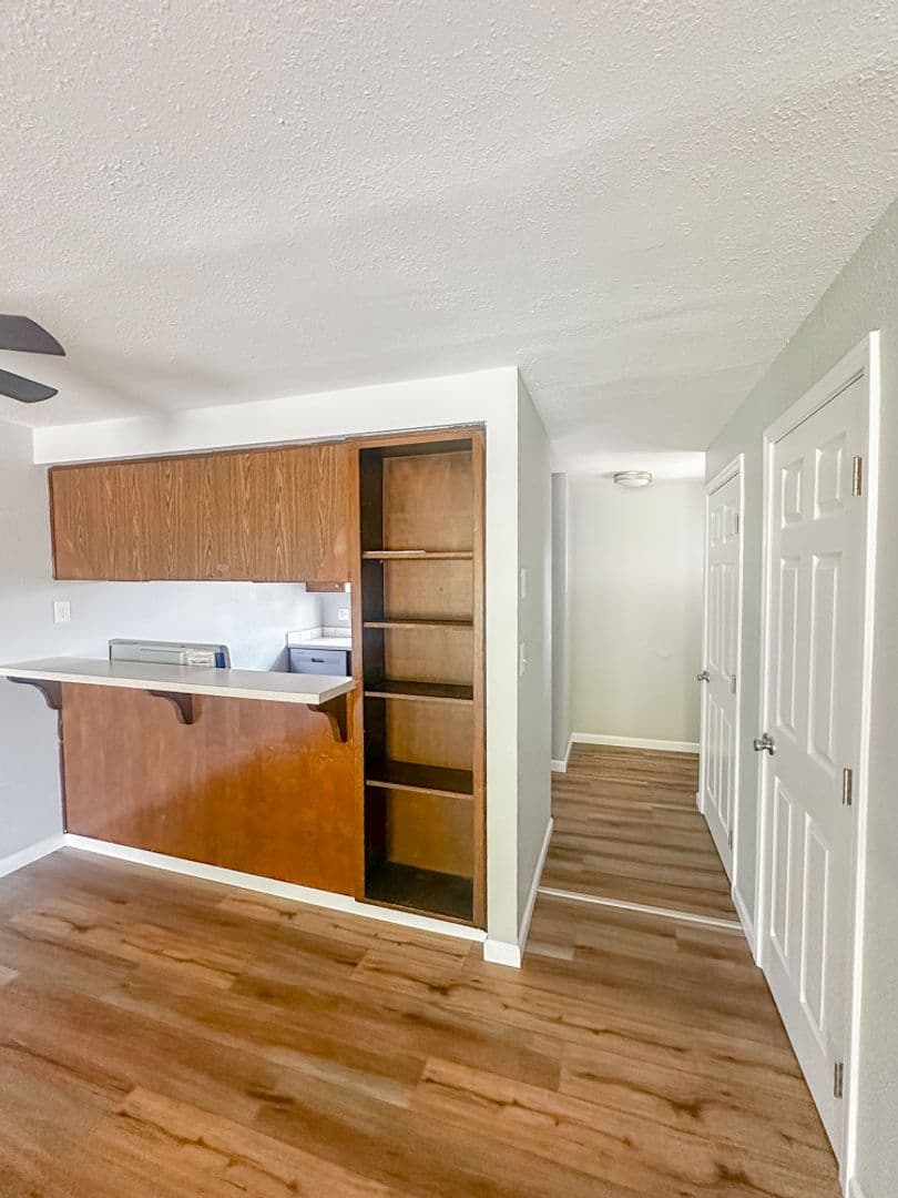 Salem Apartment: 4072 - 4098 Market St NE