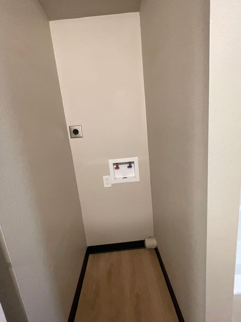 Eugene Apartment: 3659 West 18Th Ave, #6, Office