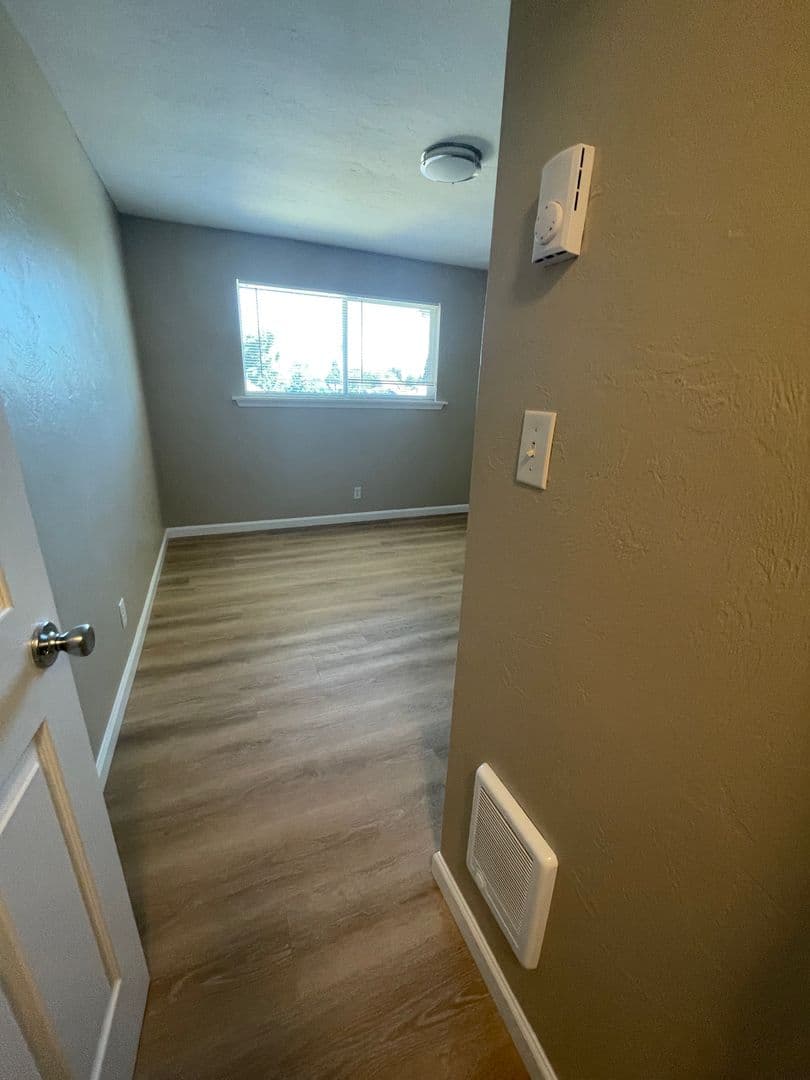 Albany Apartment: 1830 SE Thurston St