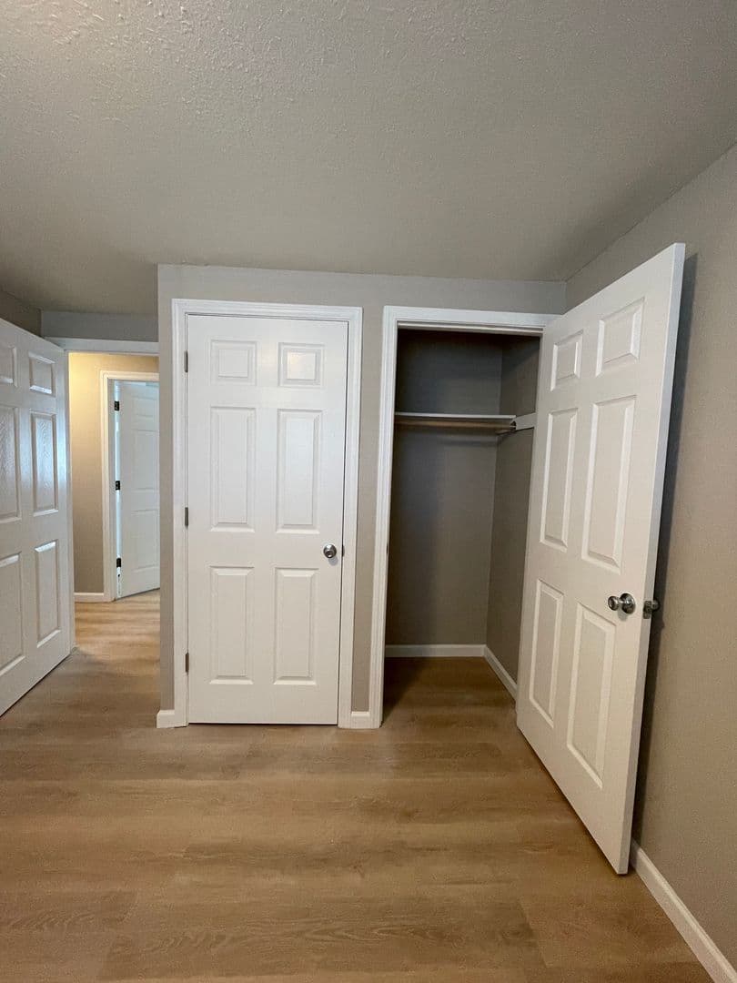 Eugene Apartment: 3659 West 18Th Ave, #6, Office