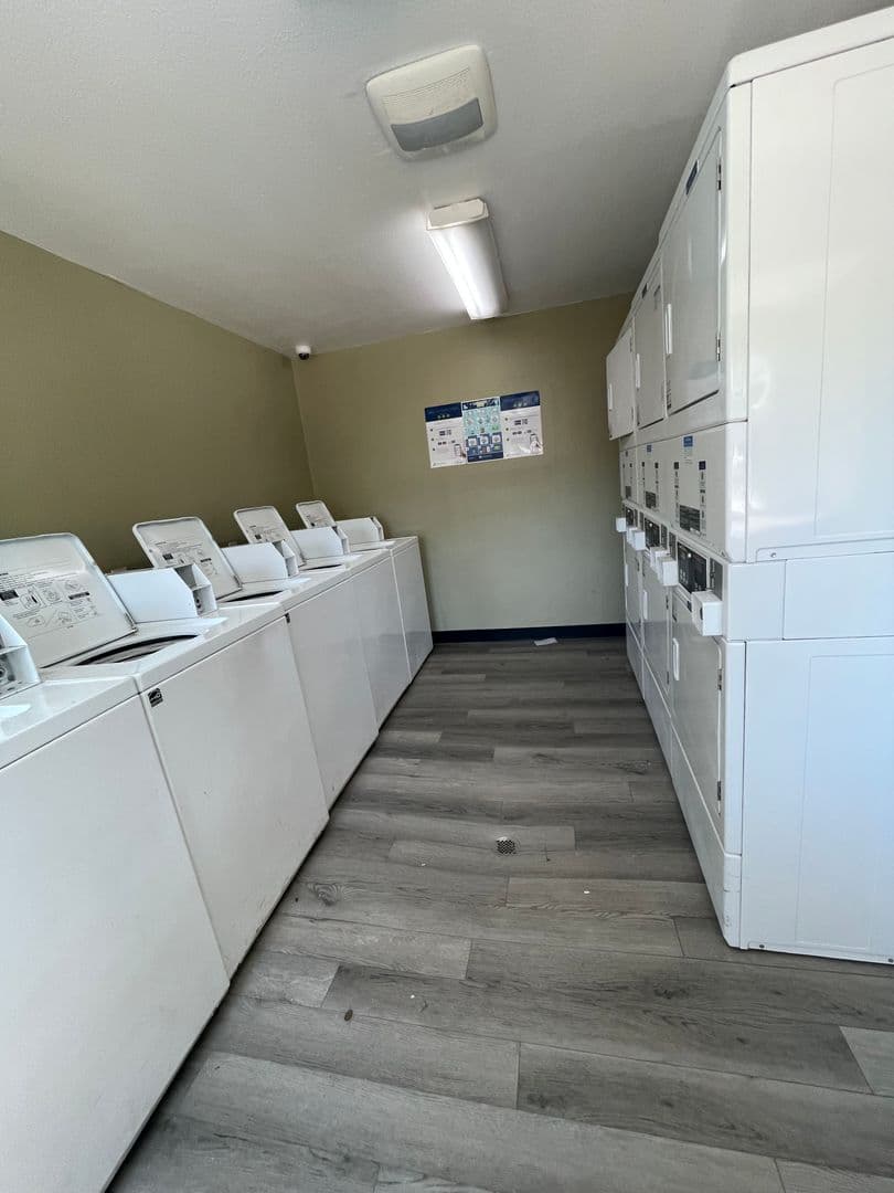 Eugene Apartment: 3659 West 18Th Ave, #6, Office