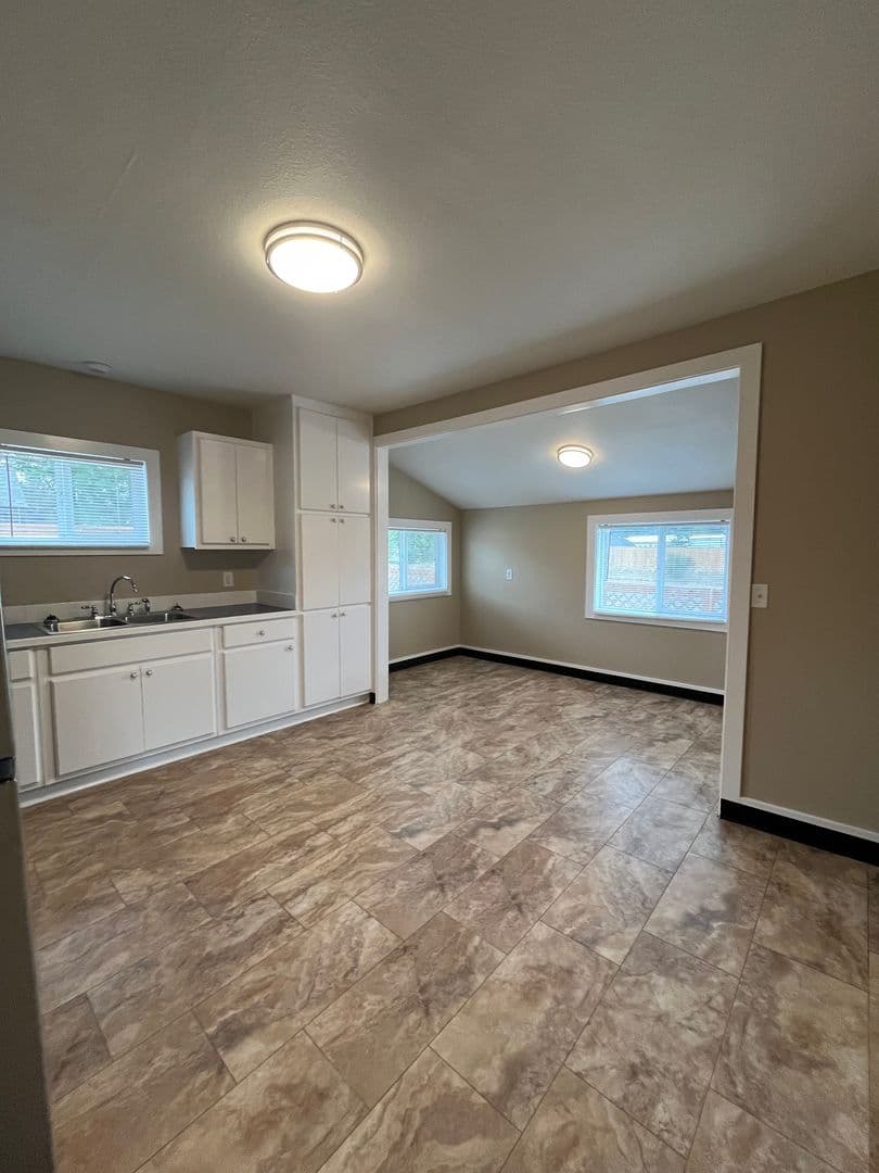 Grand Ronde Apartment: 8625 Grand Ronde Road