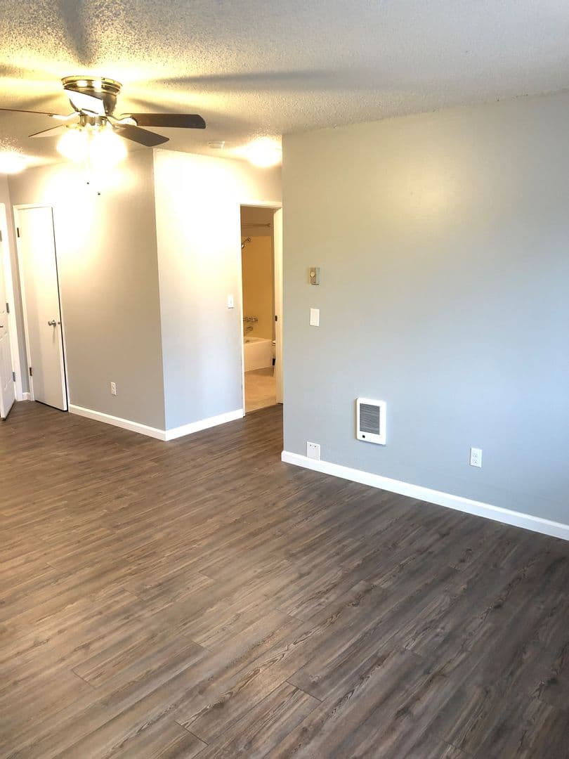 Salem Apartment: 1102-1180 Pine St NE