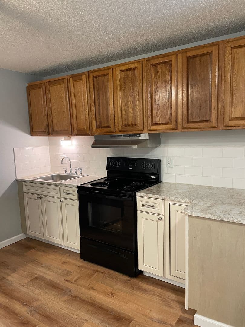 Salem Apartment: 1102-1180 Pine St NE