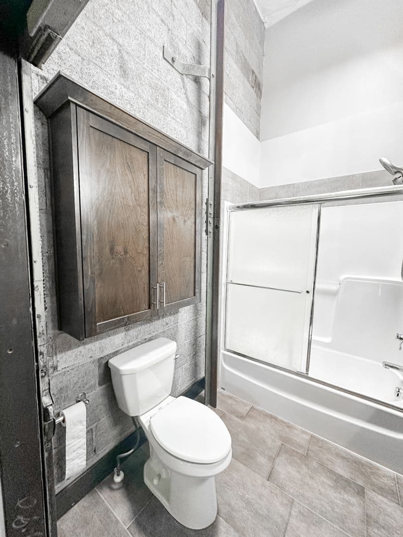 Salem Apartment: 241, 255, 249 Liberty ST NE