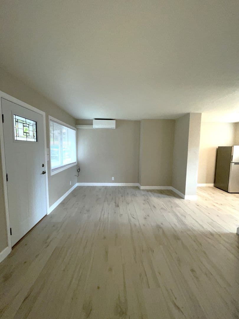 Salem Apartment: 1827-1863 Highway Ave NE
