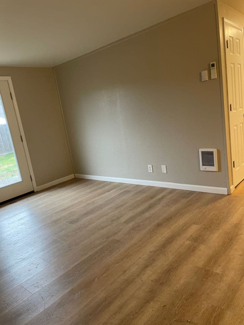 Eugene Apartment: 3659 West 18Th Ave, #6, Office