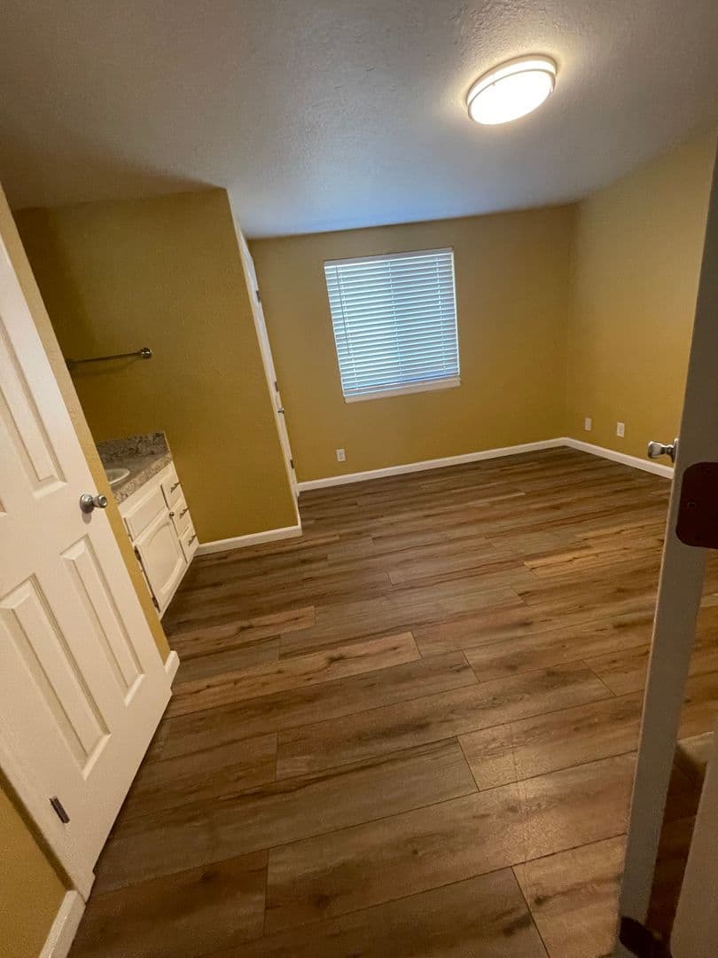 Eugene Apartment: 3659 West 18Th Ave, #6, Office