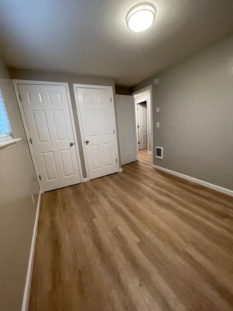 Eugene Apartment: 3659 West 18Th Ave, #6, Office