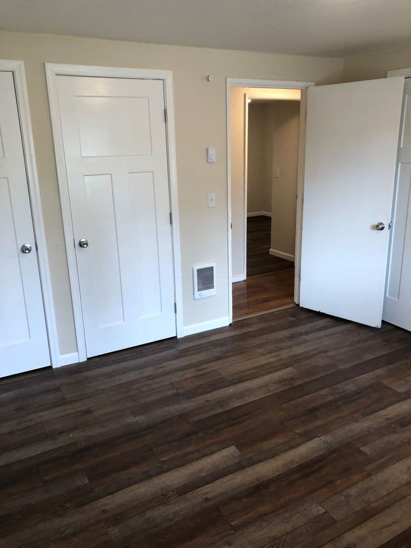 Eugene Apartment: 3659 West 18Th Ave, #6, Office
