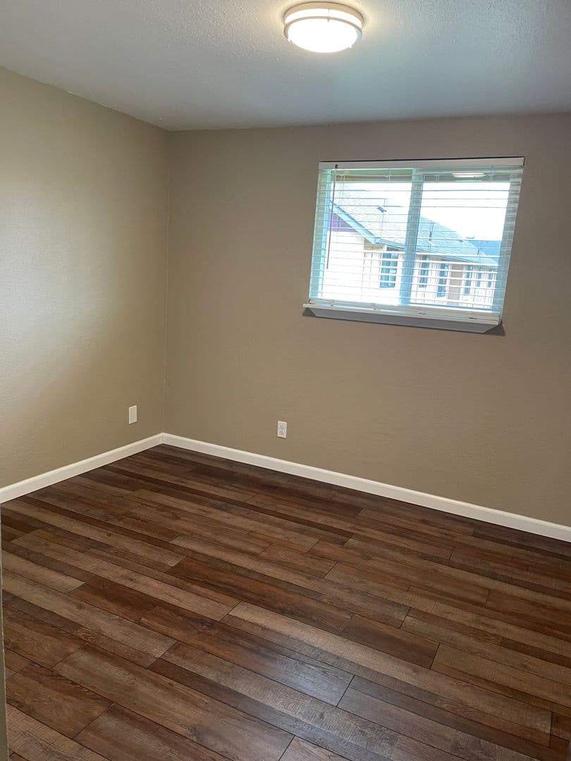 Eugene Apartment: 3659 West 18Th Ave, #6, Office